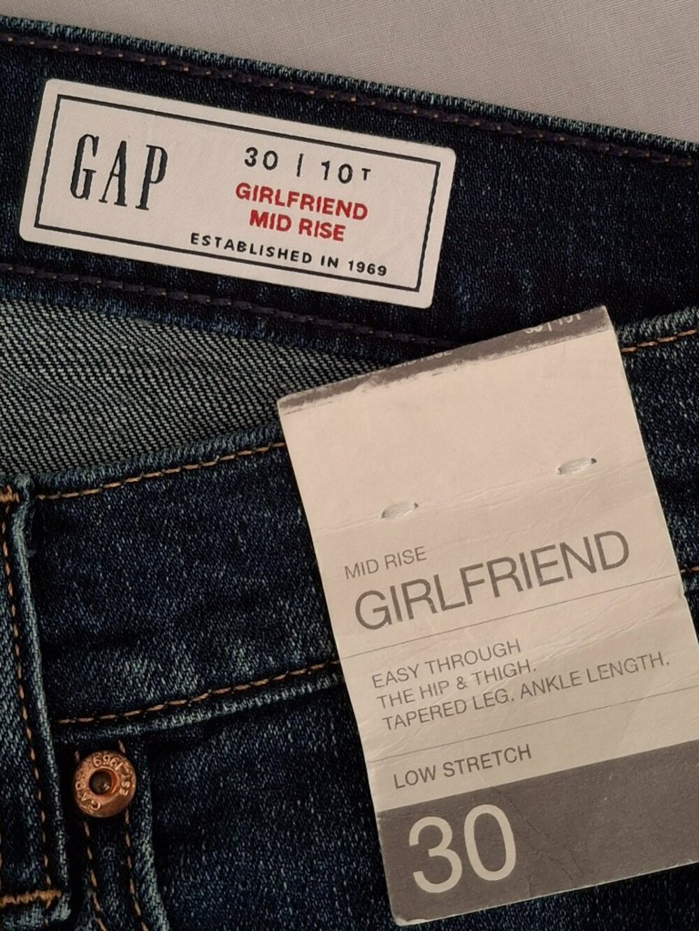 NWT Gap Girlfriend Jeans Womens Tall Dark Wash Mid Rise Tapered | Size 30 - Picture 5 of 13